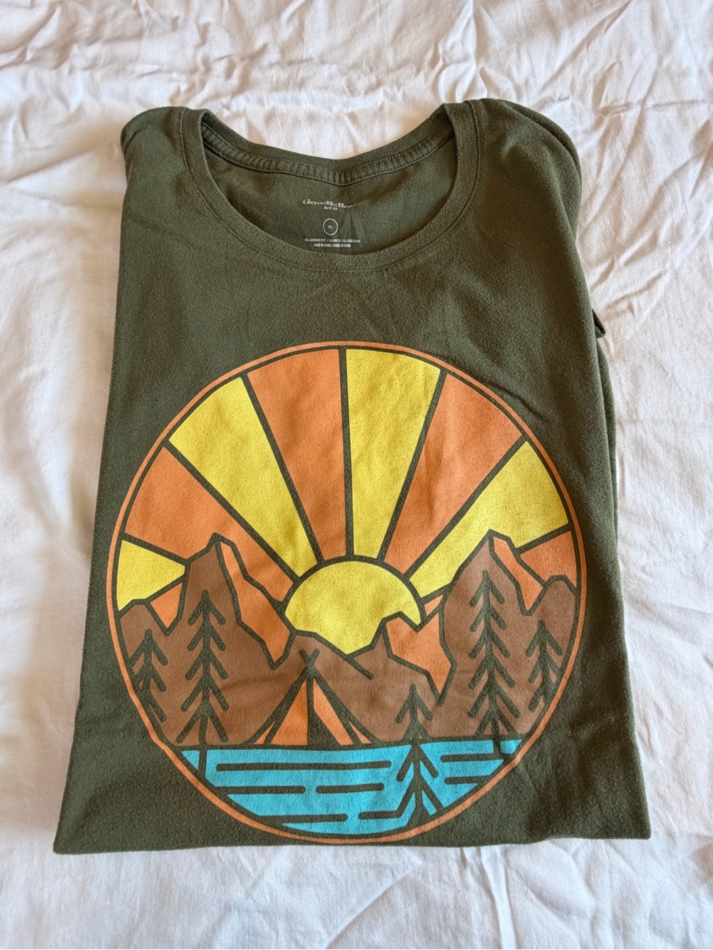 Goodfellow & Co Olive Green Short Sleeve Graphic Tee with Sunset Print
